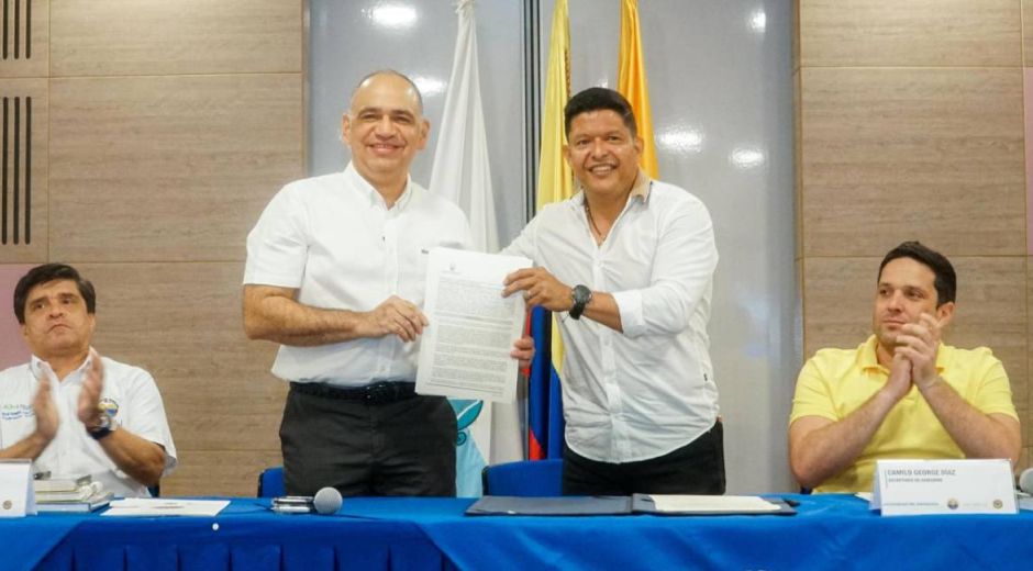 Alcalde Carlos Pinedo y el rector de la Unimagdalena, Pablo Vera Salazar.