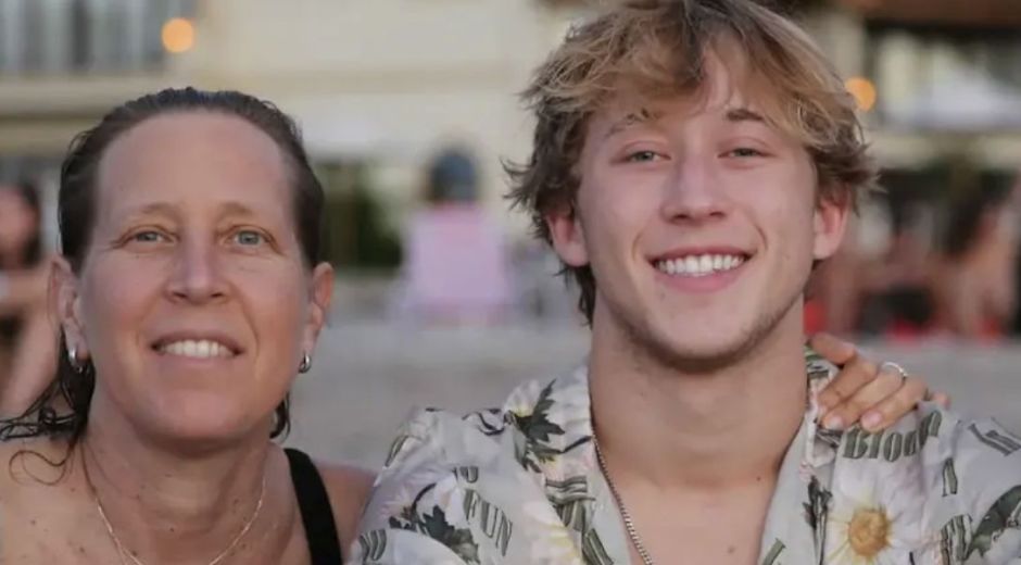 Marco Troper y su madre Susan Wojcicki.