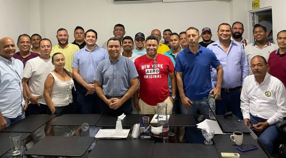 Reunión con el gremio de taxistas en Santa Marta.