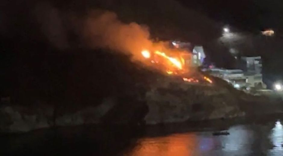 Incendio en el cerro del corregimiento de Taganga.