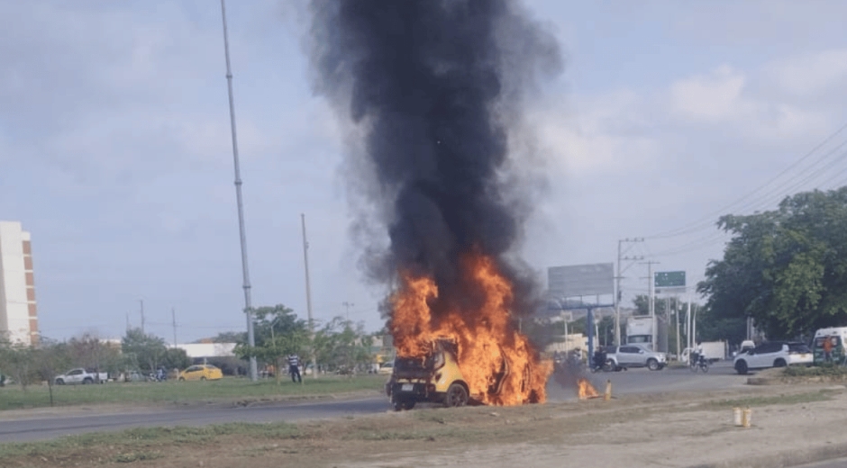 Taxi incendiado