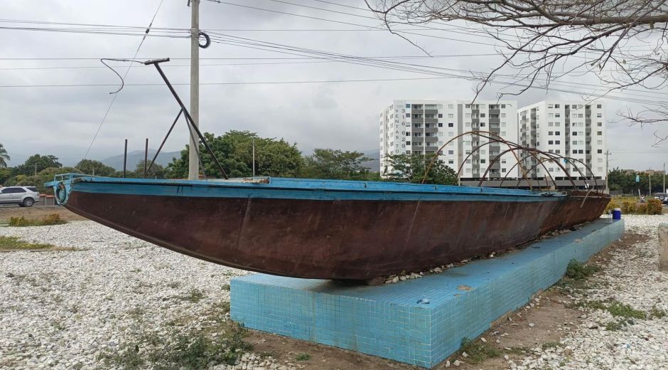 El monumento se encuentra deteriorado por la destrucción realizada por la misma ciudadanía.