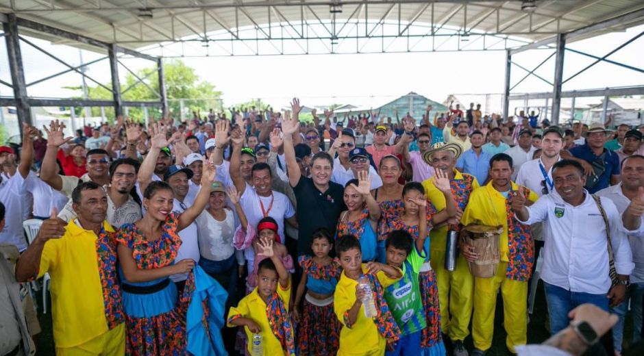 Visita del ministro a pueblos palafitos.