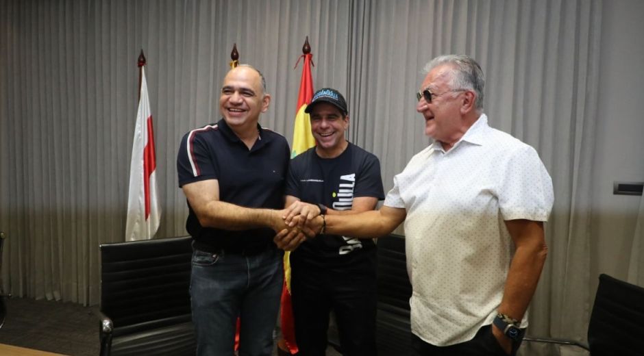 Reunión entre el alcalde Carlos Pinedo, el alcalde Alejandro Char y Superservicios, Dagoberto Quiroga.
