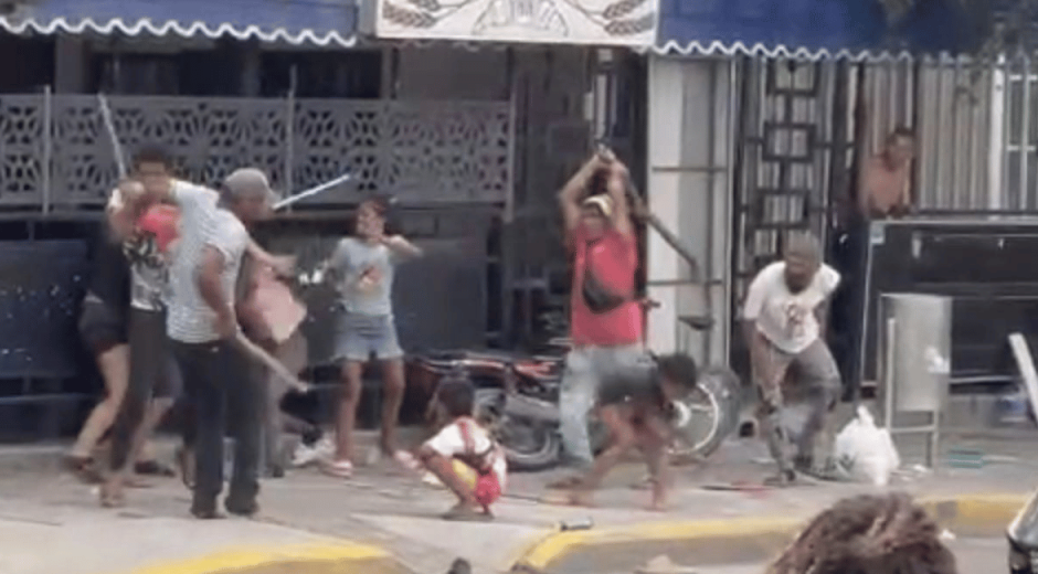 Captura de pantalla Riña con palos y puñal entre limpiavidrios de la 19 deja un herido
