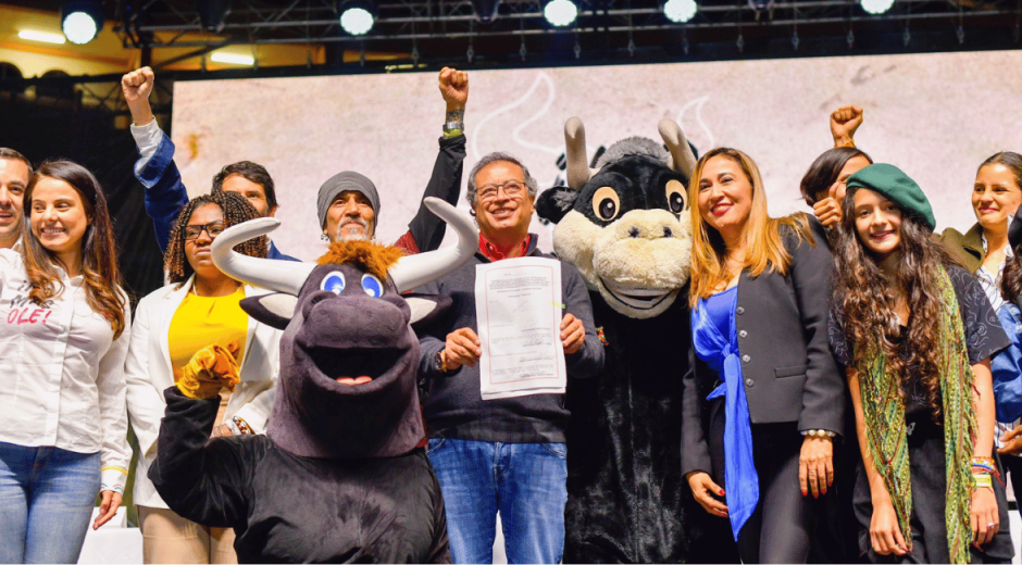 Petro sanciona ley 'No más olé' y prohíbe corridas de toros en Colombia