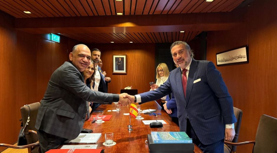 Cortesía Alcalde Carlos Pinedo en la Cámara de Comercio de Madrid