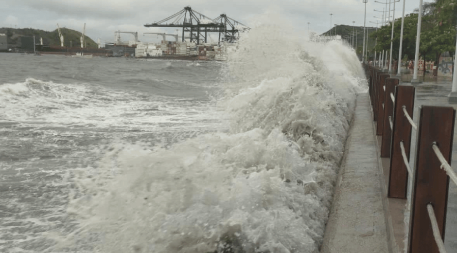 Huracán Melissa provoca olas de hasta 2,5 metros en el Caribe colombiano