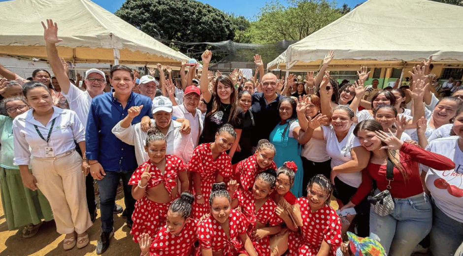 Alcaldía entrega capital semilla a 180 mujeres víctimas del conflicto en Guachaca