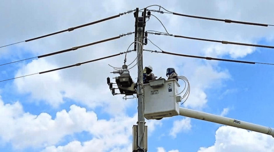 Cortesía Operarios de una empresa de energía en labores. Imagen de referencia