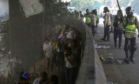 Aspecto de las protestas de ayer miércoles en Caracas.