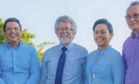 El rector Pablo Vera, acompañado de Enrique Forero, presidente de la Academia de Ciencias Exactas.