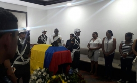 Velación del patrullero Yamit Rada en la funeraria Jardines de Paz.
