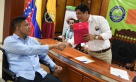 Licenciado Jorge Apreza y Rector Pablo Vera.