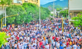 Aspecto de la manifestación en la carrera 5 con calle 22.