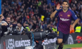 Luis Suárez celebrando su tercer gol en el partido. 