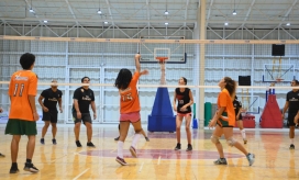 Voleibol en las Olimpiadas Interbarrios.