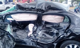 Así quedó el carro después del choque.