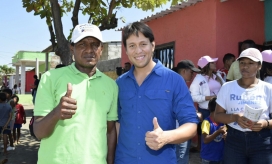 Rubén Jiménez, durante un recorrido por Ciénaga, Pueblo Viejo, El Retén y la Zona Bananera.