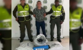 El capturado es un hombre, de 22 años de edad, quien, junto con los 100 kilogramos de base de coca, fue dejado a disposición de la Fiscalía.