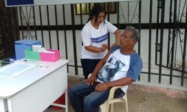 La Secretaría de Salud continúa con el plan de vacunación a la población samaria.