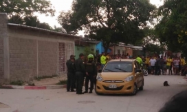 La Policía acordonó el sector en donde fue asesinado el taxista.