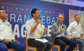 Morelo, Cotes y Torres, junto con el moderador Jorge Cura.