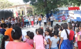 Entrega de regalos por parte de la fundación Linked by a Dreams 