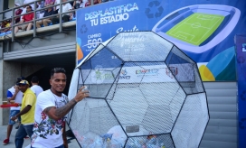 Los puntos de acopio tienen forma de balón de fútbol.