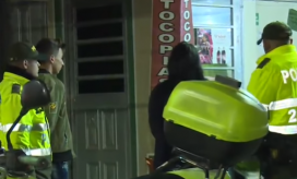 Detienen 3 hombres que pretendían robar el vehículo a una mujer