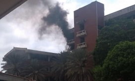 Zona Cero Así se ve el humo que sale del último piso del Bloque D.