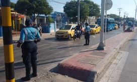 La avenida del Libertador es uno de los pocos puntos donde se ven agentes de Tránsito.