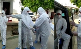 El joven se encontraba sin elementos de bioseguridad, sin tapaboca y charlando con personas del sector, como si nada estuviera pasando.