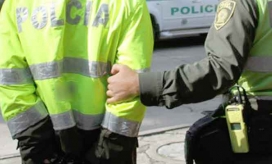Fiscalía solicitó medida de aseguramiento en establecimiento carcelario; sin embargo, el juez de control de garantías consideró que, ante la emergencia sanitaria por el covid–19, los dos policías deben cumplir detención domiciliaria.