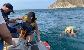 Guardacostas que patrullaban por el sector reaccionaron de forma oportuna, rescatando a las ocho personas involucradas.