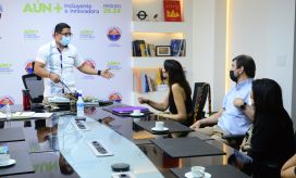 En su visita, los docentes españoles fueron recibidos con una cálida bienvenida por parte del rector.