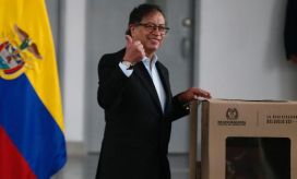El presidente Gustavo Petro en su lugar se votación en Puente Aranda (Bogotá).