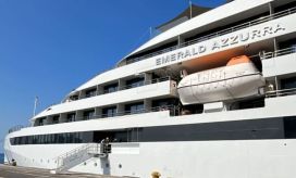 Yate Emerald Azzurra en el Puerto de Santa Marta