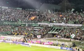 Barristas de Nacional en el Atanasio.