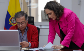 El Presidente Petro y la Ministra de Transporte, María Constanza García.