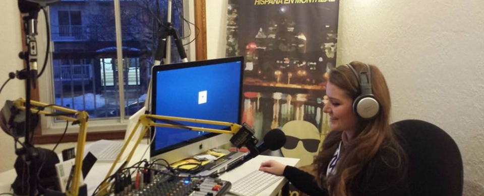 Laura Cercera, durante la grabación del programa radial al que fue invitada en Montreal.