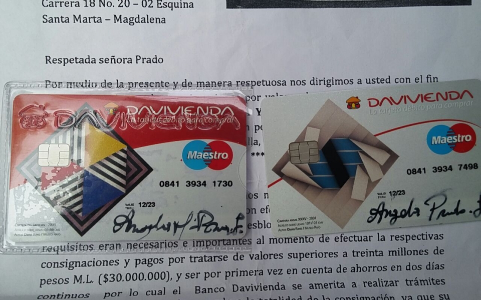 Prado Lozano entregó tarjetas donde simulaba la consignación del dinero de la herencia.