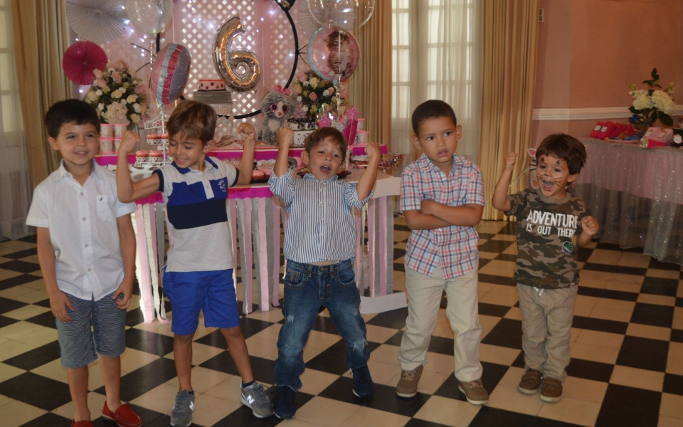 Oscar Mejía-Seguimiento. Nicolás Noguera, Federico Díazgranados, Federico Gutiérrez, entre otros niños.