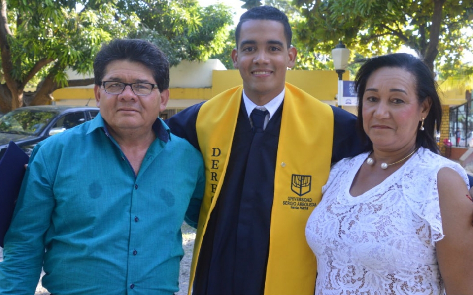 José Osorio y Melvis Martínez acompañando a su hijo José Osorio