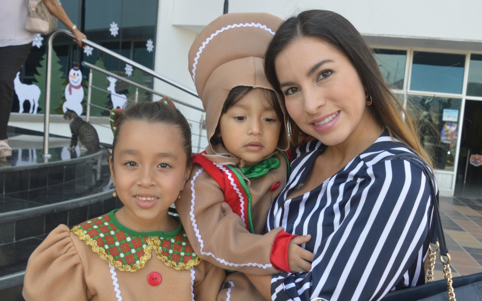 Luisa Ramírez, Isabella y Juan Andrés  Jiménez Ramírez