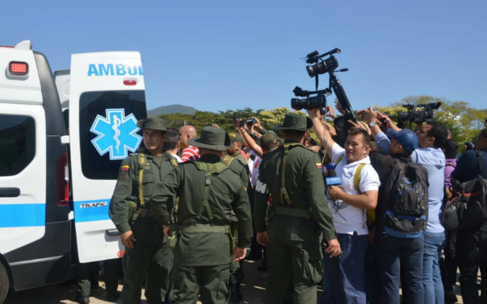 Equipo medico y periodístico atentos a la liberación 