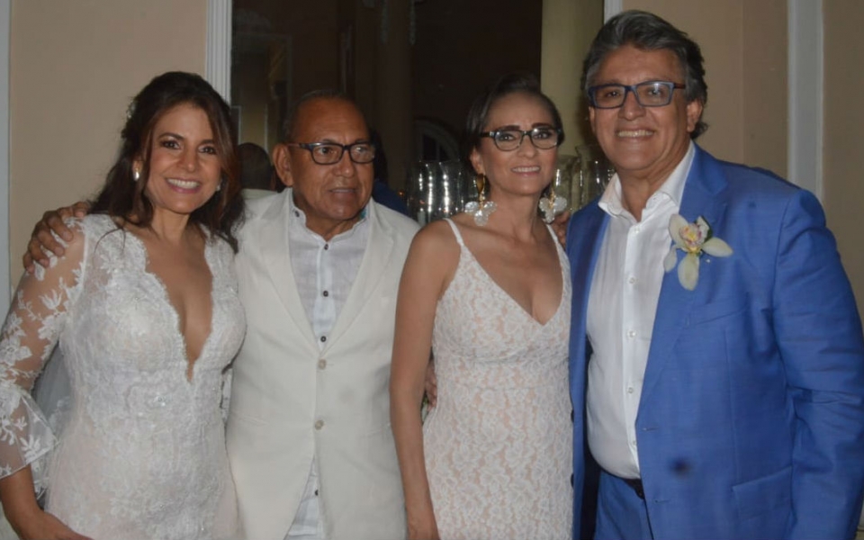 Óscar Mejía-Seguimiento La feliz pareja en compañía de Yolanda Charris y Gerardo Massi