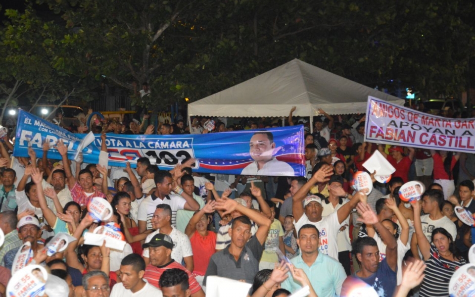 Óscar Mejía | Seguimiento.co Miles de personas asistieron a la presentación de cierre del candidato al Senado.