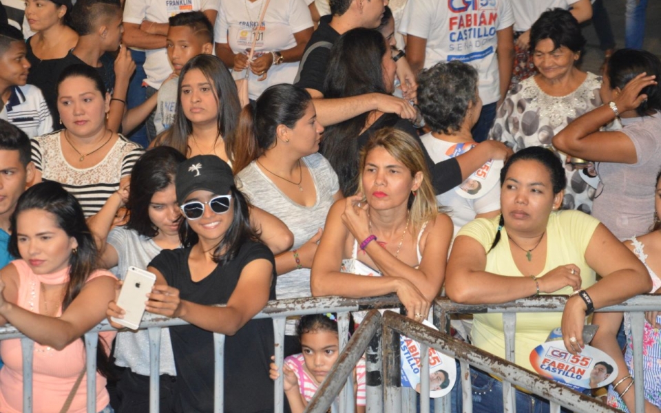 Óscar Mejía | Seguimiento.co Miles de personas asistieron a la presentación de cierre del candidato al Senado.