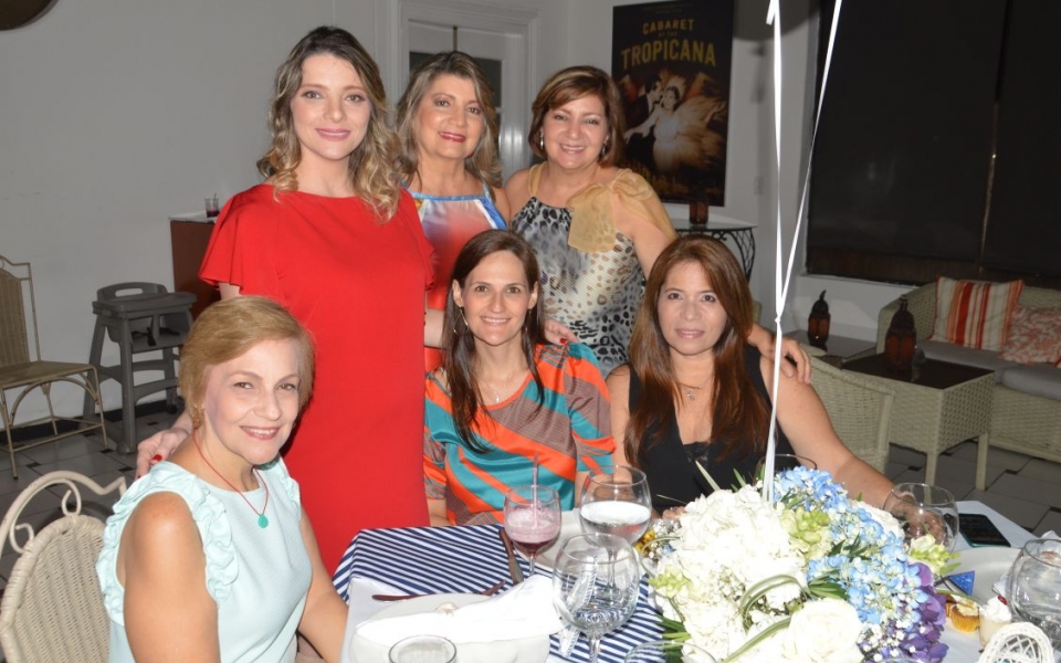 Oscar Mejía/seguimiento.co María Angélica Gutiérrez de Piñeres con Carmela Vives, María del Carmen Campo, Ebe Muñoz, Maruja de Piñeres y Catalina de Zúñiga.